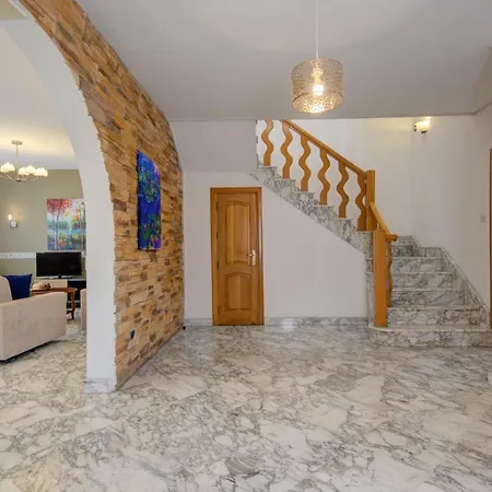 Spacious 4 Bedroom In The Heart Of St Julians By Shortletsmalta * San Ġiljan